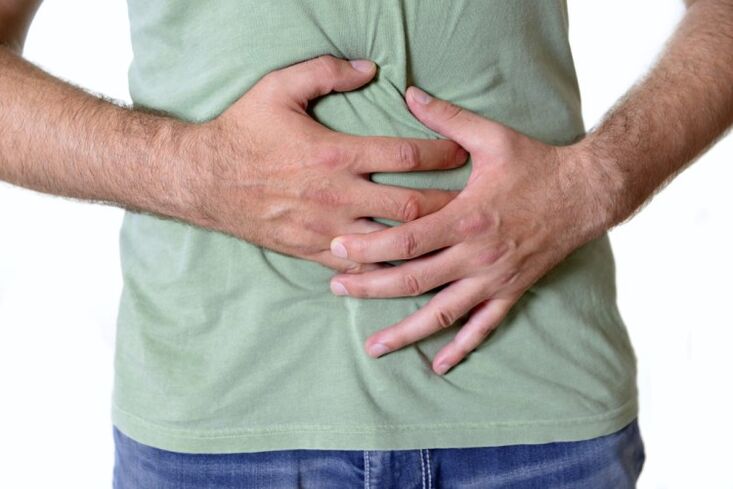 Douleur et ballonnements - symptômes de la présence de vers dans les intestins